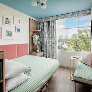 Standard Zimmer für Hörgeschädigte mit Queensize-Bett