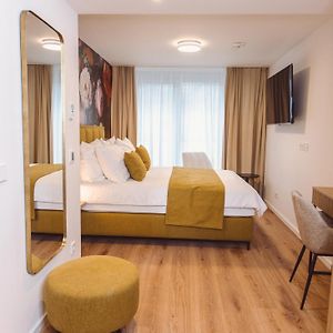 Comfort Zimmer mit Kingsize-Bett