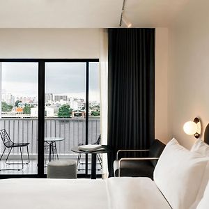 Zimmer mit Kingsize-Bett