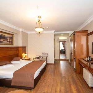 Family Private Bathroom Twin Room