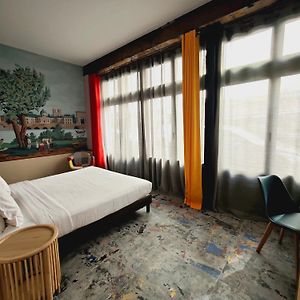 Deluxe Zimmer mit Kingsize-Bett und mit Stadtblick