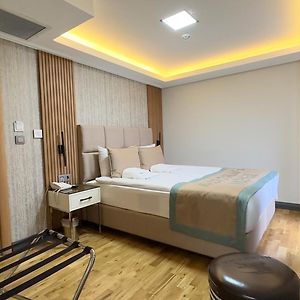 Standard Zimmer mit Kingsize-Bett