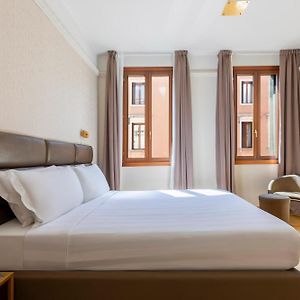 Standard Zimmer mit Kingsize-Bett