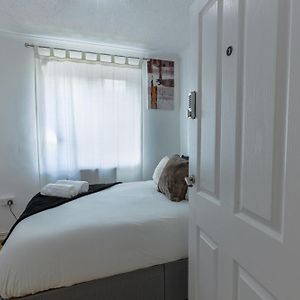 Zimmer mit Kingsize-Bett