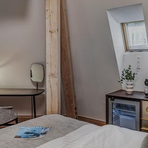 Zimmer mit Kingsize-Bett
