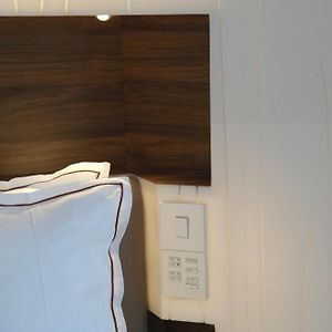 Design Zimmer mit Kingsize-Bett