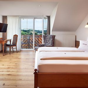 Zimmer mit Kingsize-Bett