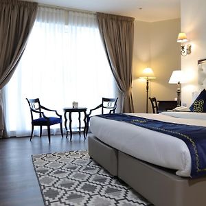 Zimmer mit Kingsize-Bett