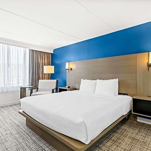 Zimmer mit Kingsize-Bett