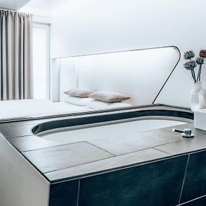 Zimmer mit Kingsize-Bett