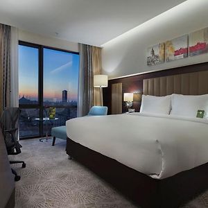 Zimmer mit Kingsize-Bett