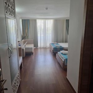 Zimmer mit zwei Einzelbetten