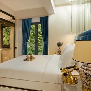 Zimmer mit Kingsize-Bett