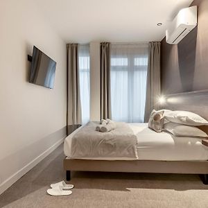 Zimmer mit Kingsize-Bett