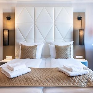 Zimmer mit Kingsize-Bett