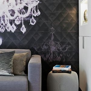 Zimmer mit Kingsize-Bett