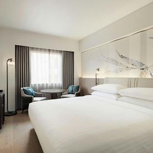 Zimmer mit Kingsize-Bett