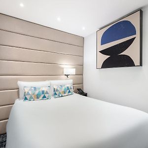 Gemütliches Zimmer mit Kingsize-Bett auf den unteren Etagen