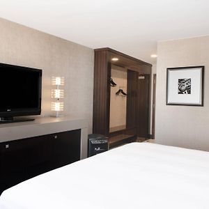 Zimmer mit Kingsize-Bett