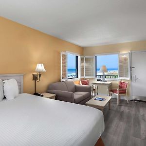 Zimmer mit Kingsize-Bett im Nebengebäude