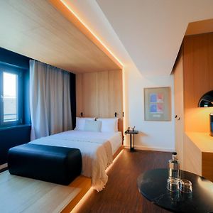 Zimmer mit Kingsize-Bett