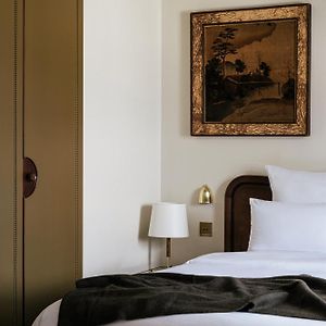 Zimmer mit Kingsize-Bett