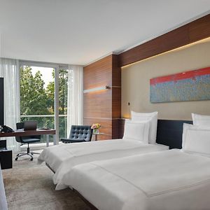 Zimmer mit zwei Einzelbetten