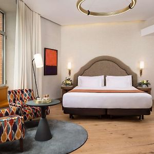 Zimmer mit Kingsize-Bett