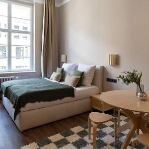 Zimmer mit Kingsize-Bett