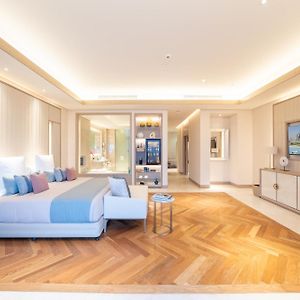 Pool Suite mit Kingsize-Bett