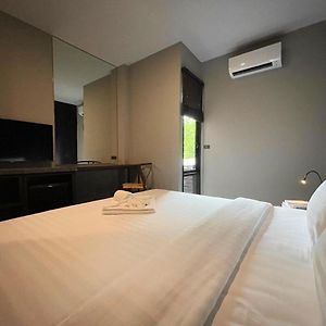 Zimmer mit Kingsize-Bett