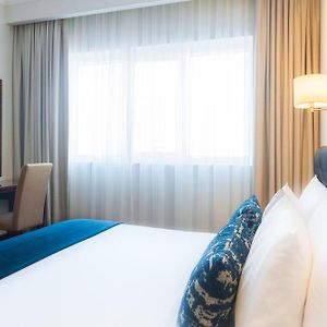 Zimmer mit Kingsize-Bett