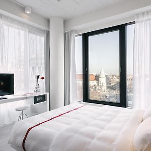 Zimmer mit Kingsize-Bett