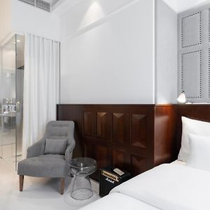 Zimmer mit Kingsize-Bett
