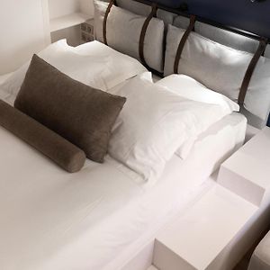 Zimmer mit Kingsize-Bett