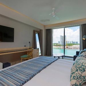 Zimmer mit Kingsize-Bett