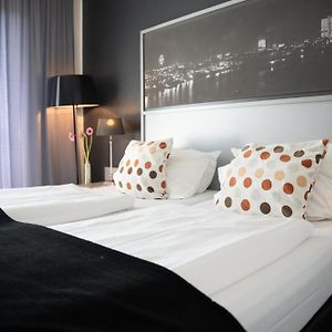 Deluxe Zimmer mit Kingsize-Bett