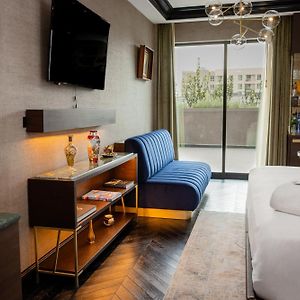 Zimmer mit Kingsize-Bett für Gäste mit Behinderungen