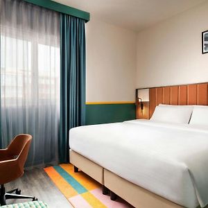 Zimmer mit Kingsize-Bett
