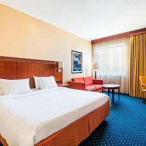 Zimmer mit Kingsize-Bett