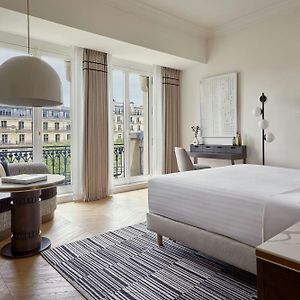 Zimmer mit Kingsize-Bett