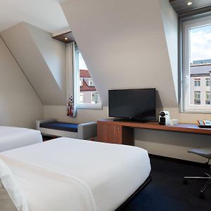 Urban Zimmer mit zwei Einzelbetten