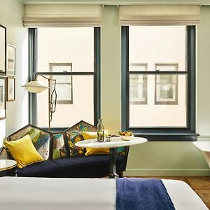 Salon Zimmer mit Kingsize-Bett