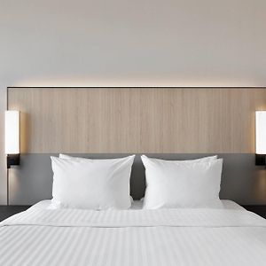 Zimmer mit Kingsize-Bett