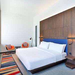 Zimmer mit Kingsize-Bett