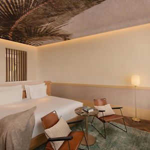 Zimmer mit Kingsize-Bett