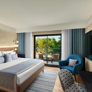 Zimmer mit Kingsize-Bett