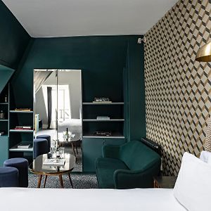Zimmer mit Kingsize-Bett