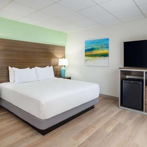 Zimmer mit Kingsize-Bett für Gäste mit Behinderungen