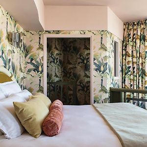 Große Suite mit Kingsize-Bett